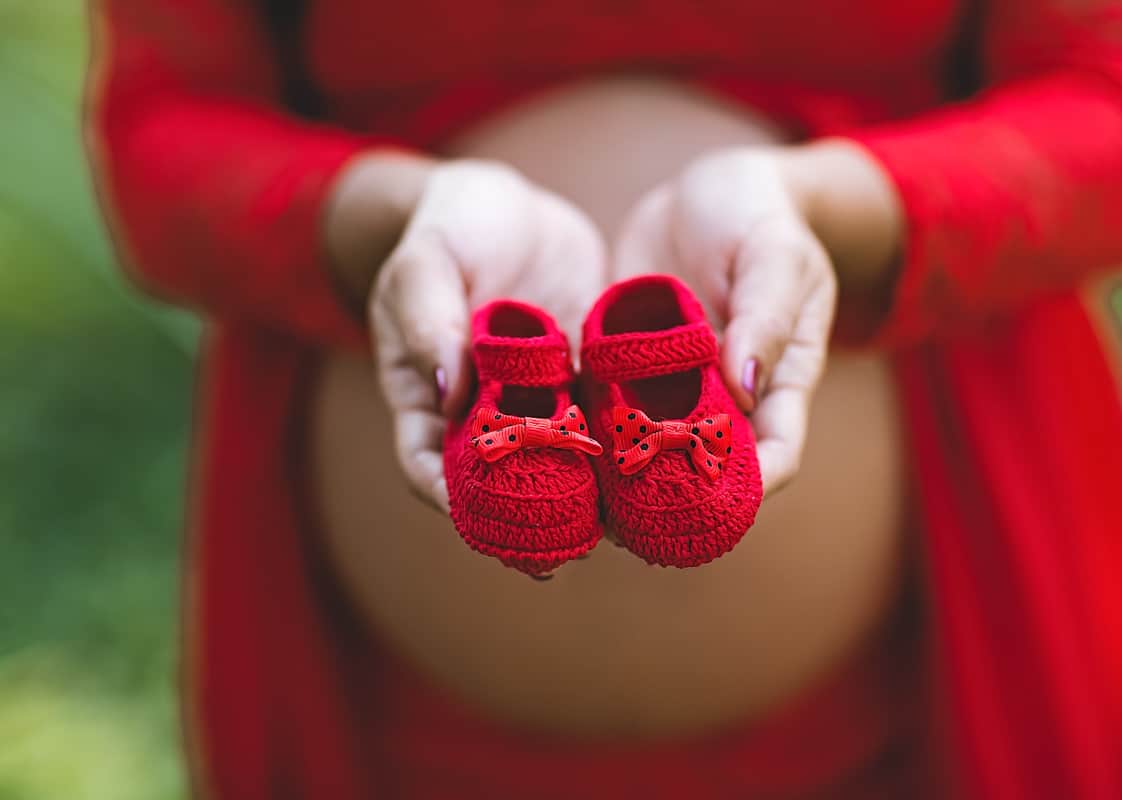 O sapatinho vermelho significa sorte e prosperidade! aprenda como fazer sapatinho de crochê para ter o seu!