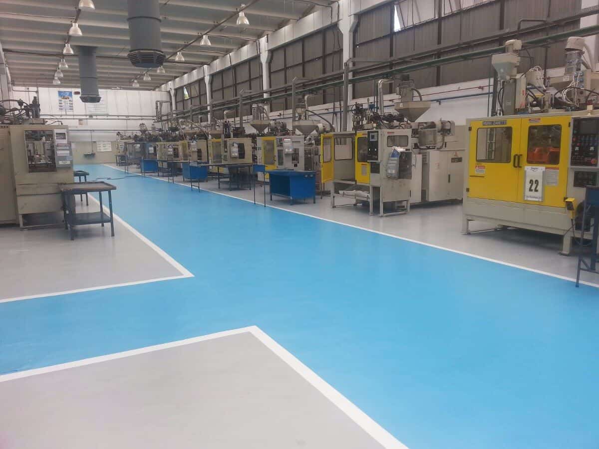 Pisos industriais de Epoxi, ideais para indústrias de alto tráfego e cargas.