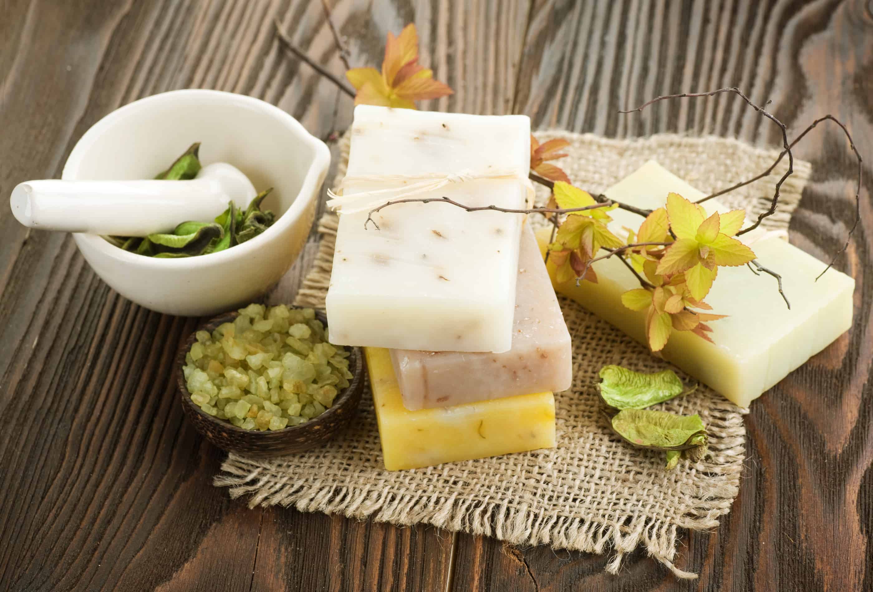 É importante aprender sobre os ingredientes que serão utilizados em como fazer sabonete artesanal.