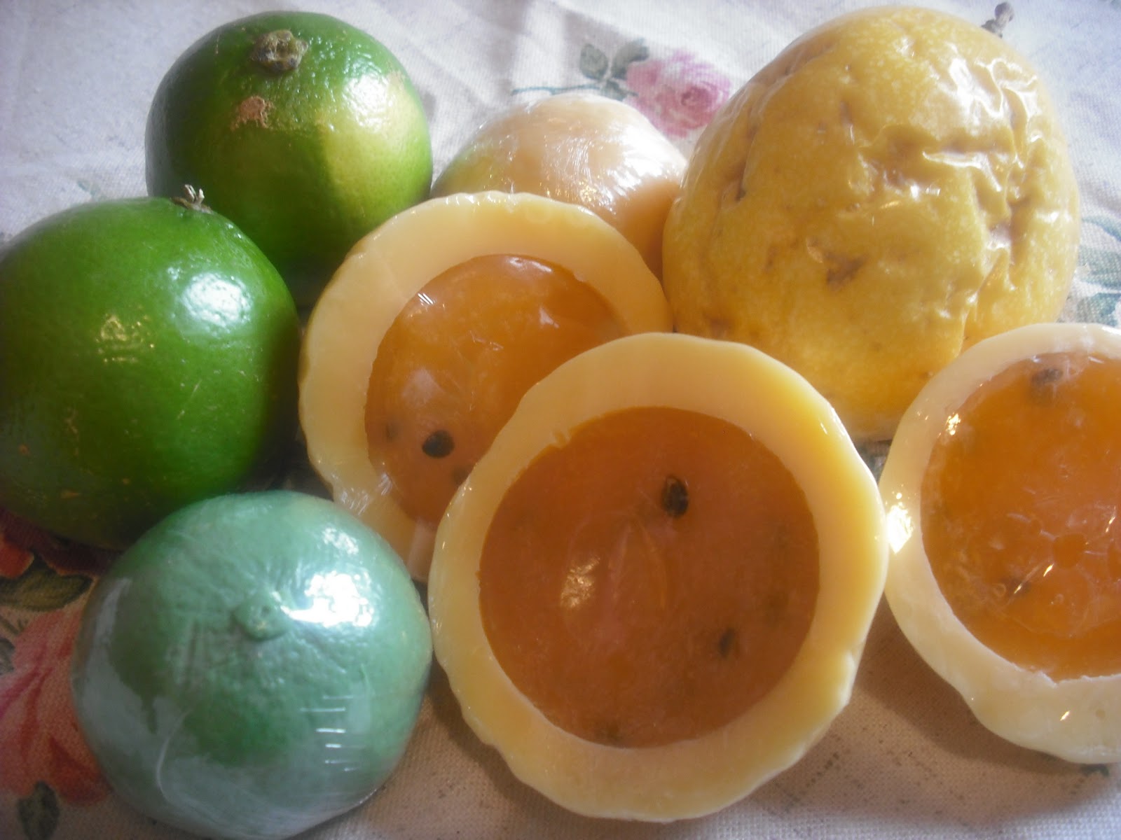 Como fazer sabonete caseiro para lembrancinha em formato de frutas.