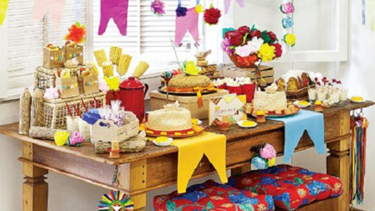 decoracao de festa infantil: mesa do bolo