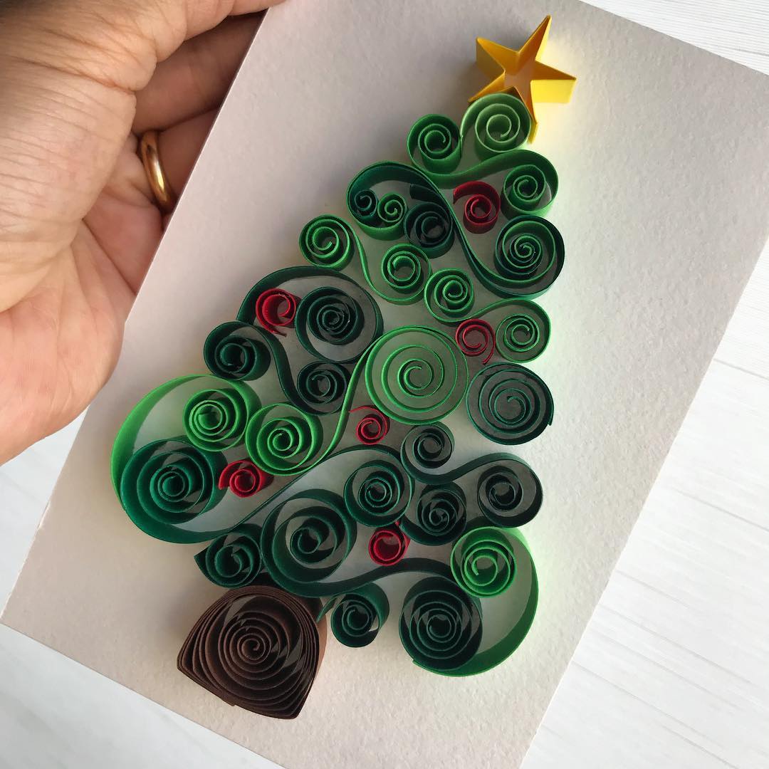 cartão com árvore de natal em quilling