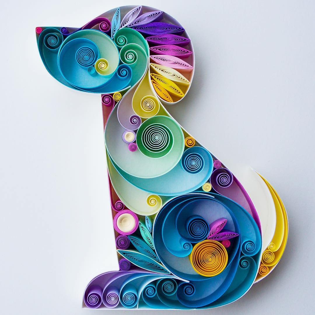 cachorro sentado em quilling colorido