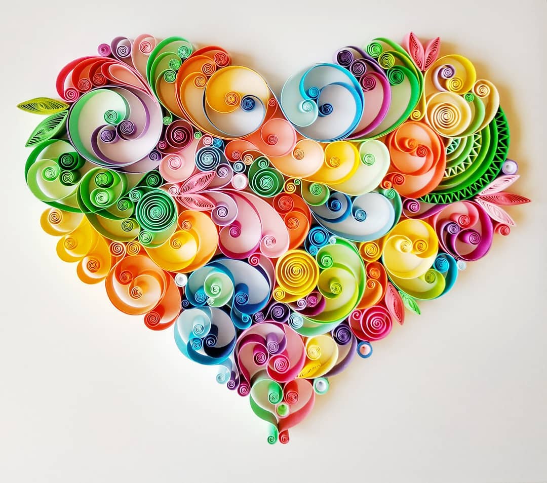 Coração colorido em quilling