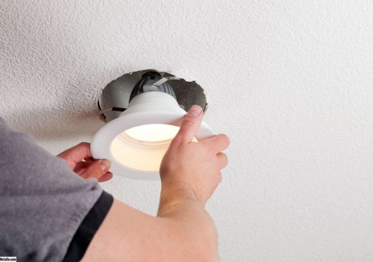 Como instalar uma lâmpada